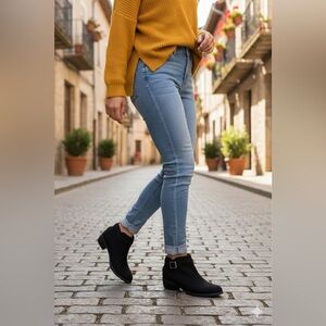 SIZE 8 BRAND NEW IN BOX LifeStride® Adriana Bootie in Black Suede